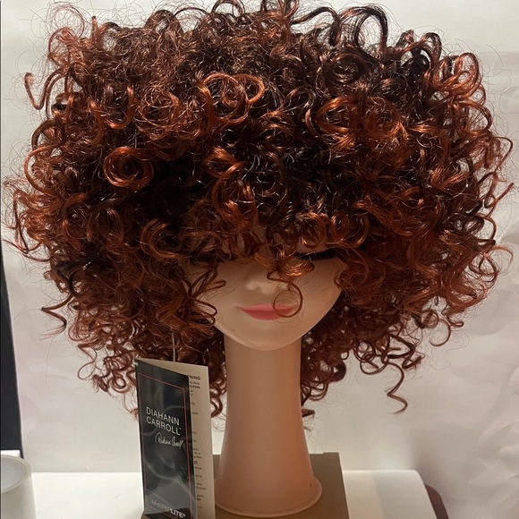 Diahann Carroll WhisperLite Curly Wig T2/3950 Sz Avg - Picture 1 of 10
